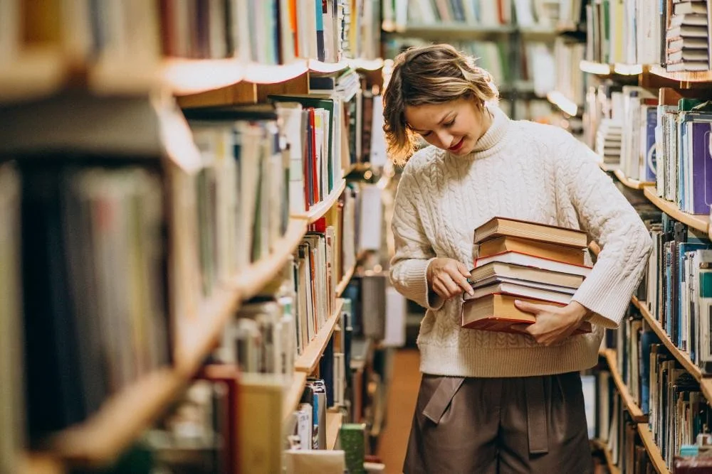 Czy można zostać bibliotekarzem bez studiów?